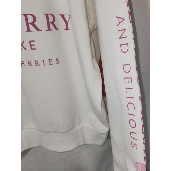 Strawberry shortcake ''Fresh berry patch'' sweatshirt women's size medium - Picture 5 of 6